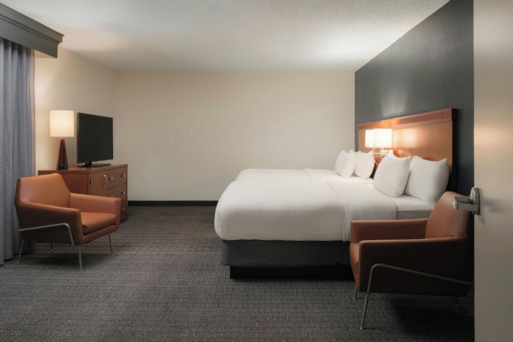 Courtyard by Marriott Louisville East - photo 12