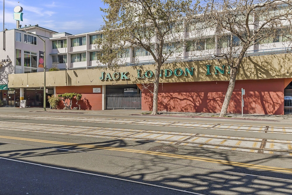 Jack London Inn - photo 33