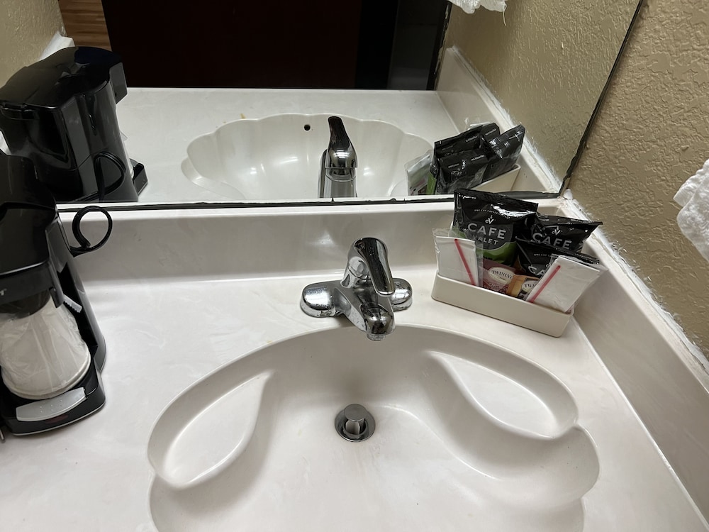 Americas Best Value Inn Pharr - photo 11