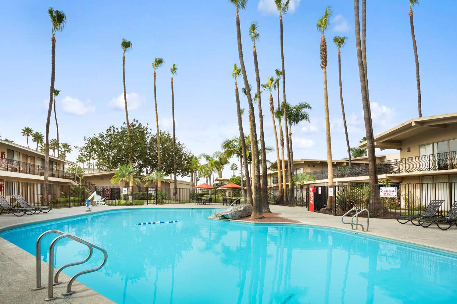 Ramada Hotel and Conference Center by Wyndham San Diego North - photo 17