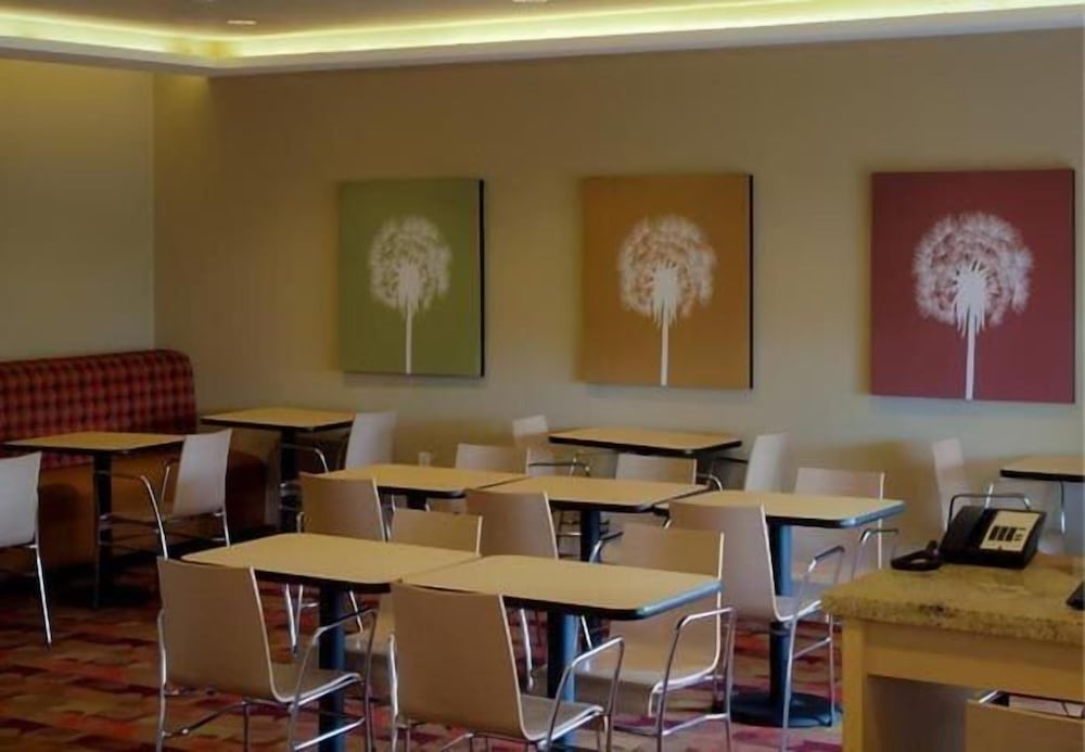 TownePlace Suites by Marriott Vincennes - photo 32