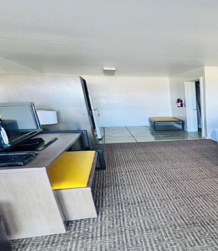 OYO Garden Inn and Suites Pearsall I 35 East - photo 20