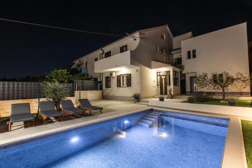 Poolhouse Domus - carbon neutral hotel in Solin