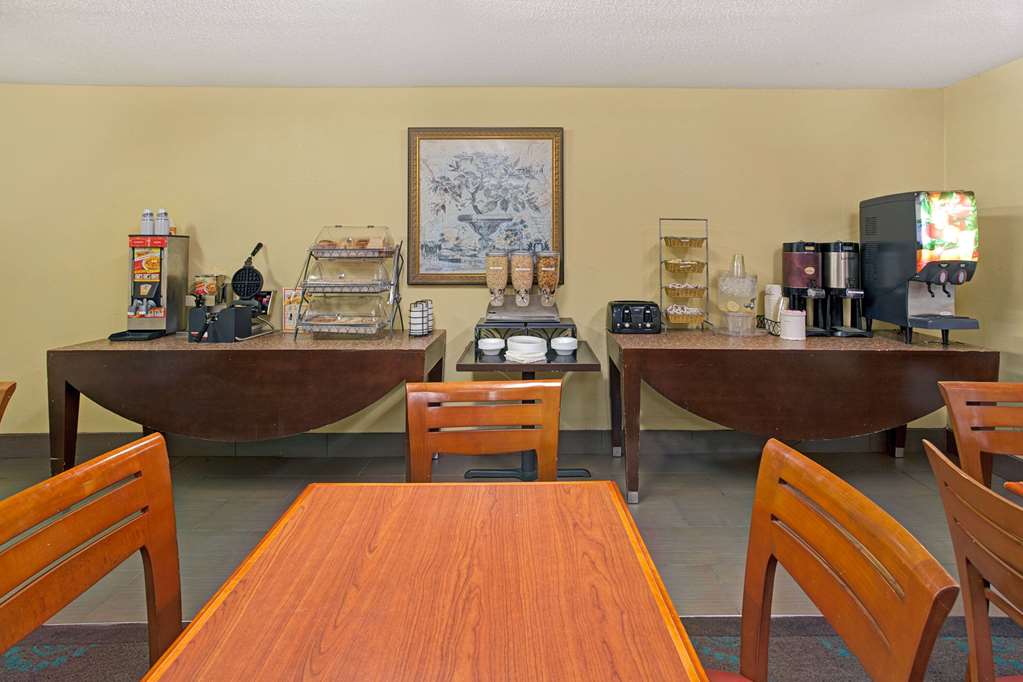 Microtel Inn by Wyndham Atlanta Airport - photo 18