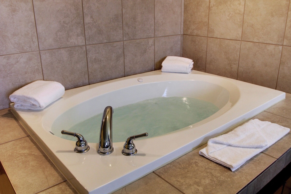 Cobblestone Hotel & Suites Broken Bow - photo 31