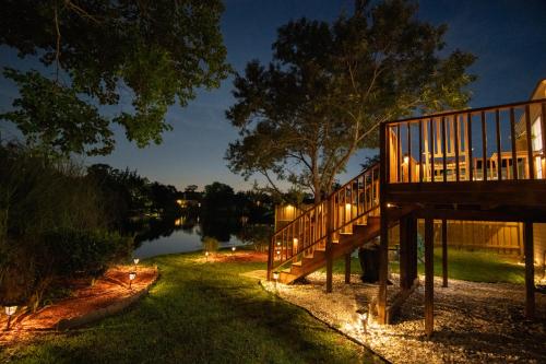 Savannah Lakefront Retreat near Tybee Beach with King Bed and Free Parking in Savannah, United States