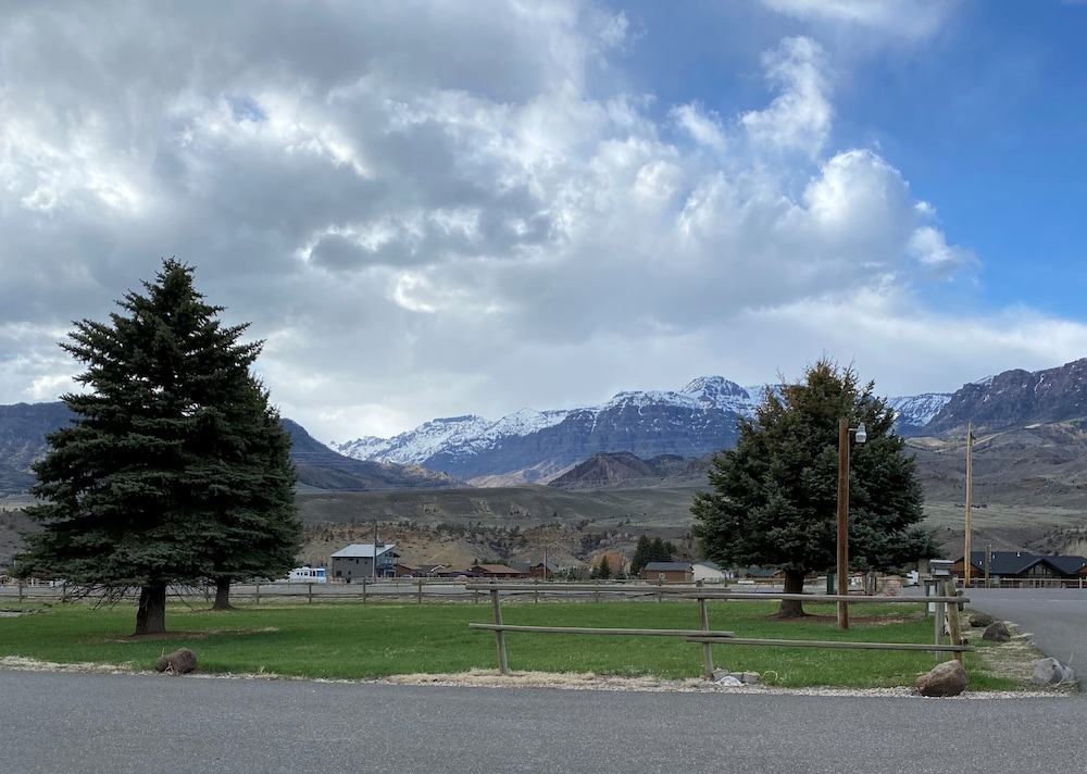 Green Creek Inn and RV Park - photo 18