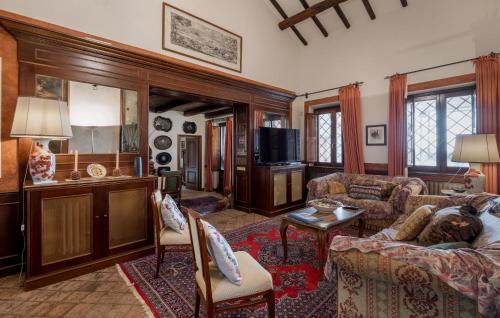 Gorgeous Home In Roma — 4-Star Luxury Hotel in Rome, Italy
