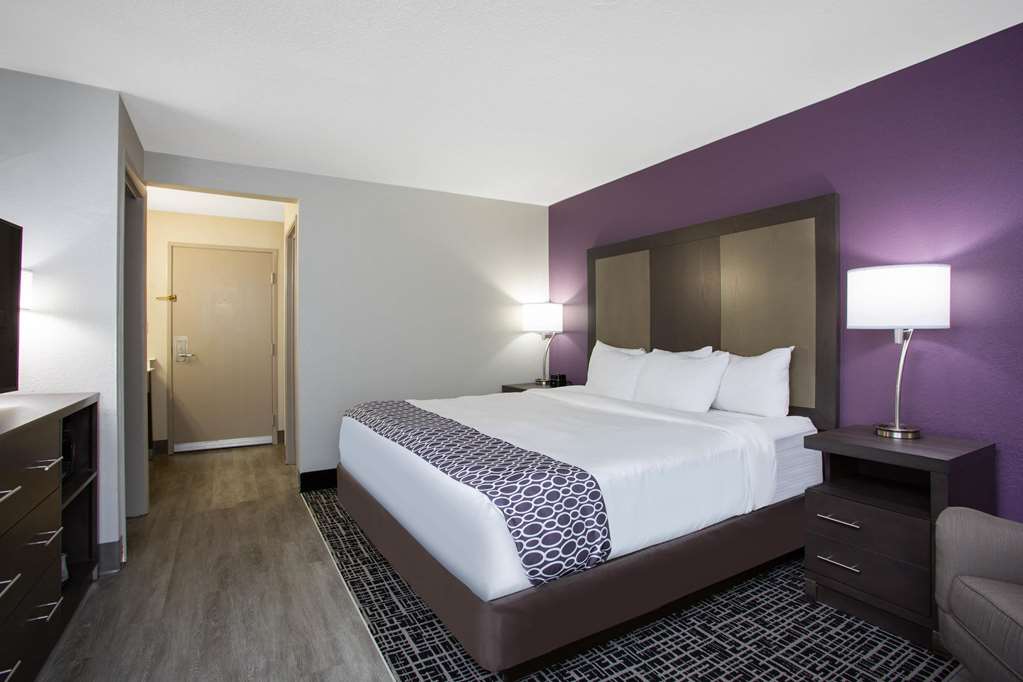 La Quinta Inn & Suites by Wyndham Roanoke Salem - photo 22