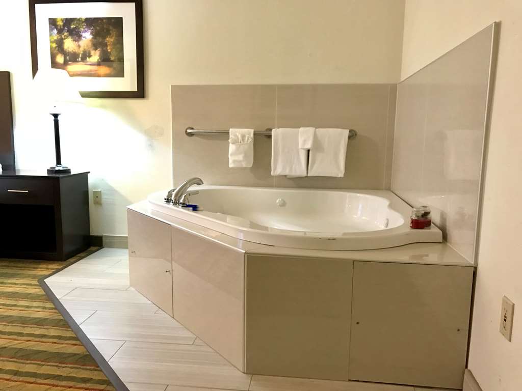 Best Western Visalia Hotel - photo 46