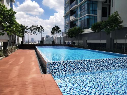 Netflix # Sky Suite near Jaya One by Salaam Suites 2 pax — 4-Star Luxury Hotel in Petaling Jaya, Malaysia