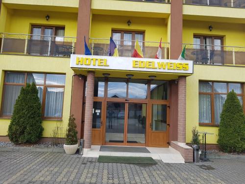 Hotel Edelweiss — Medias