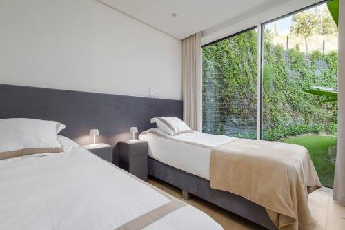 Stunning 2 bedroom Palo Alto pool gym RDR304 — 4-Star Luxury Hotel in Marbella, Spain