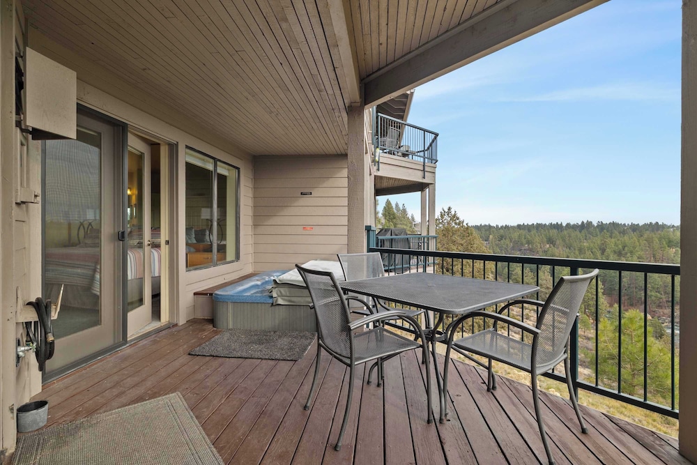 Riverview Retreat Picturesque 2 BDR in Resort - photo 34