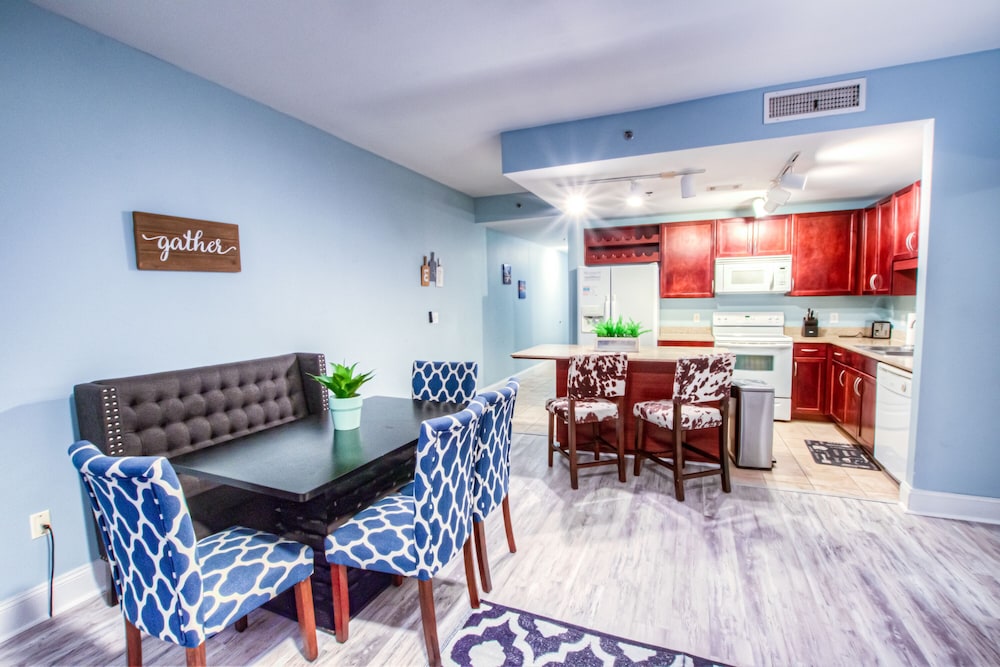 Laketown Wharf Resort by Aneliya's Rentals - photo 615