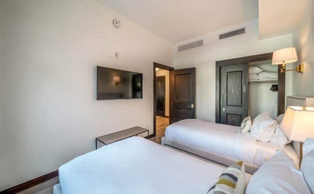 Luxury Ski in Ski out 2 Bedroom Colorado Resort Vacation Rental in the Heart of Snowmass Base Village - photo 16