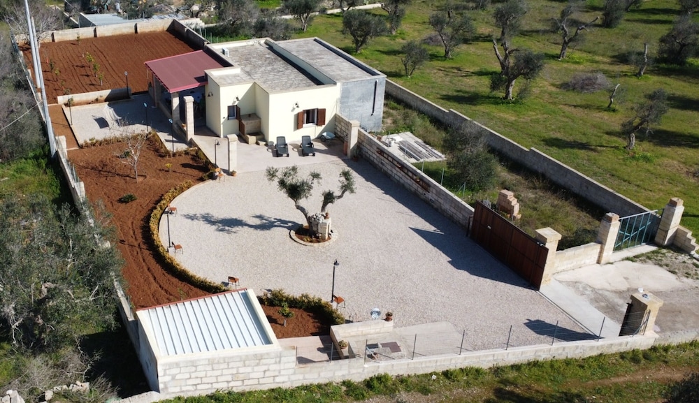 Villetta Chiarello Con Giardino Privato a 2 km dal Mare — hotel in Corsano