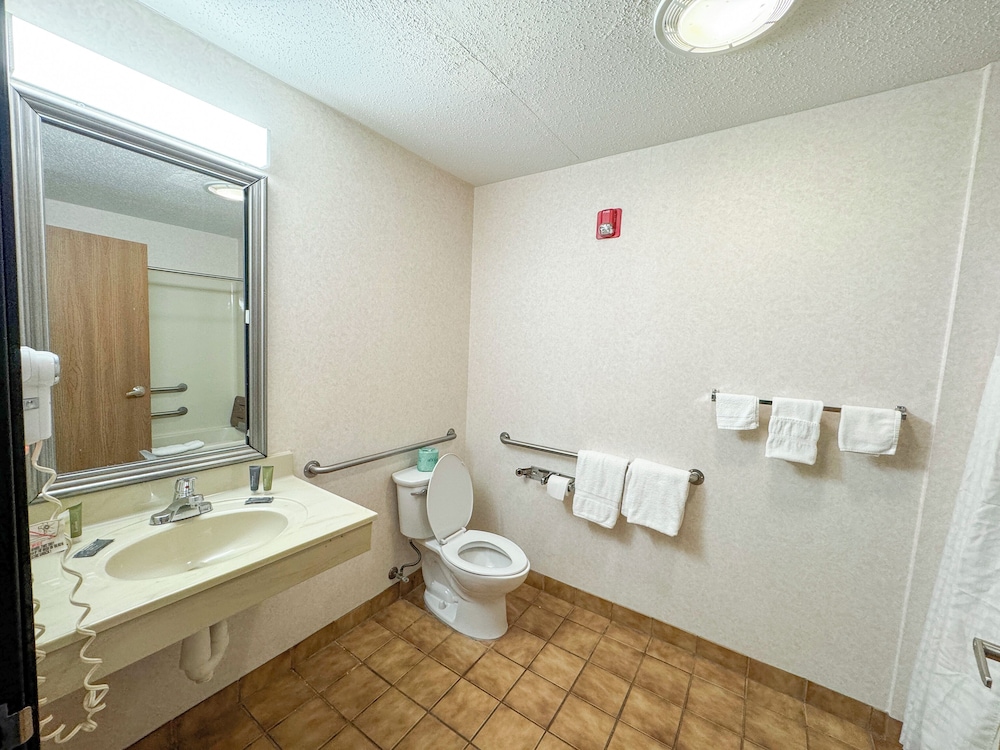 FairBridge Inn & Suites Batavia Darien Amusement Park - photo 24
