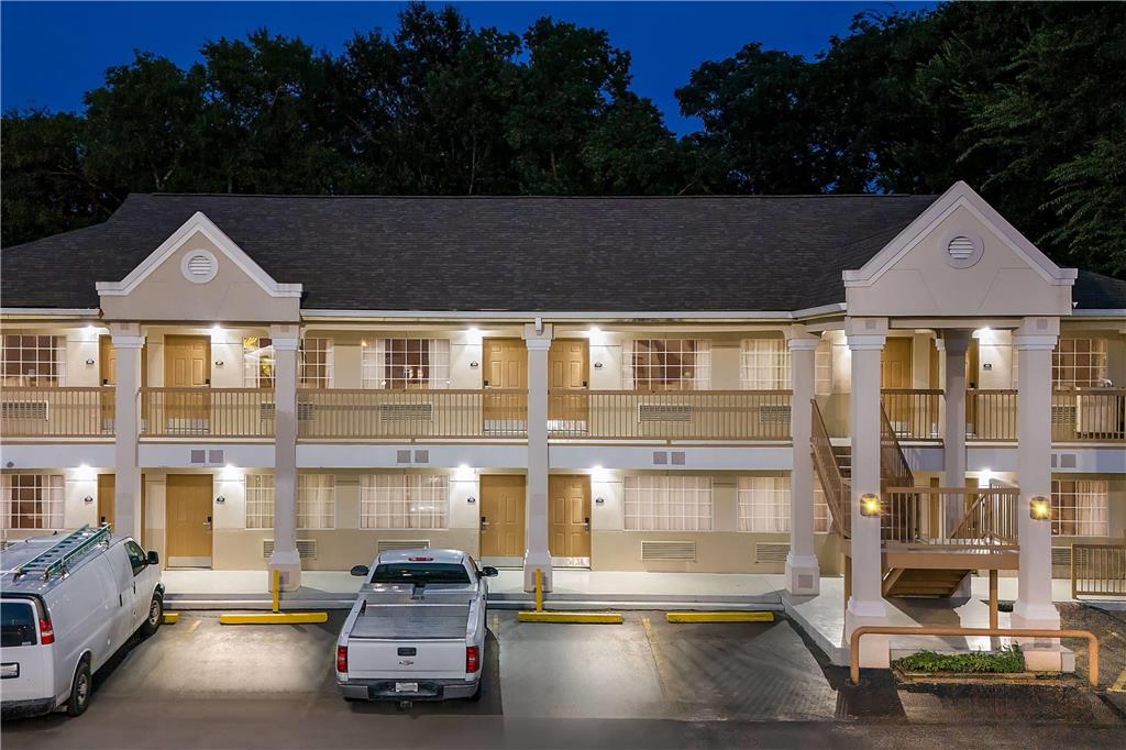 Days Inn by Wyndham Nacogdoches SFA University Downtown - photo 5