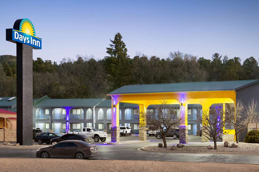 Days Inn by Wyndham Ruidoso Downs - photo 4