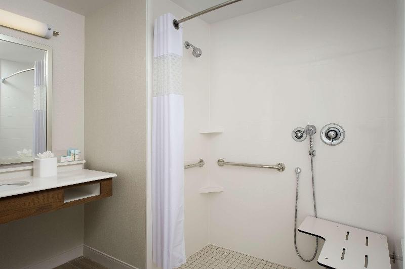 Hampton Inn & Suites Falls Church - photo 74