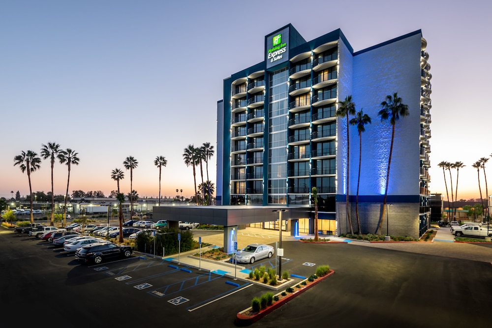 Holiday Inn Express Suites Santa Ana Orange County By Ihg — Santa Ana