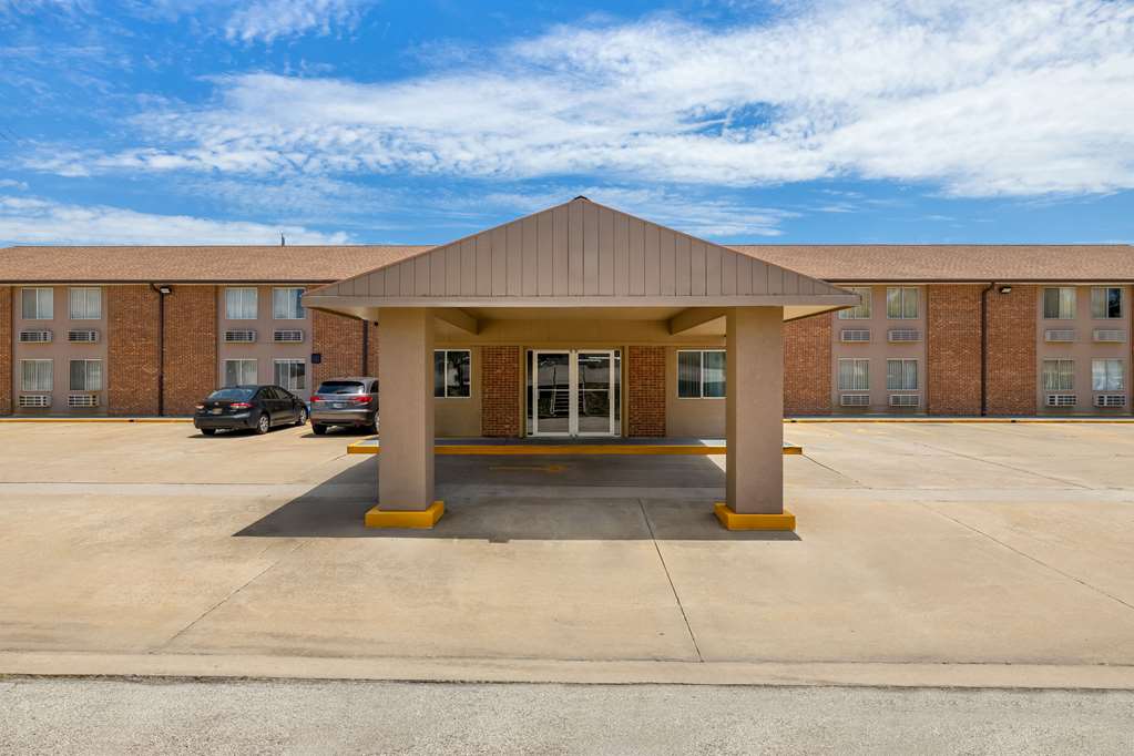 Econo Lodge Emporia - photo 3
