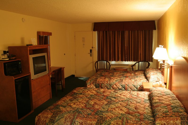 University Inn and Suites - photo 10