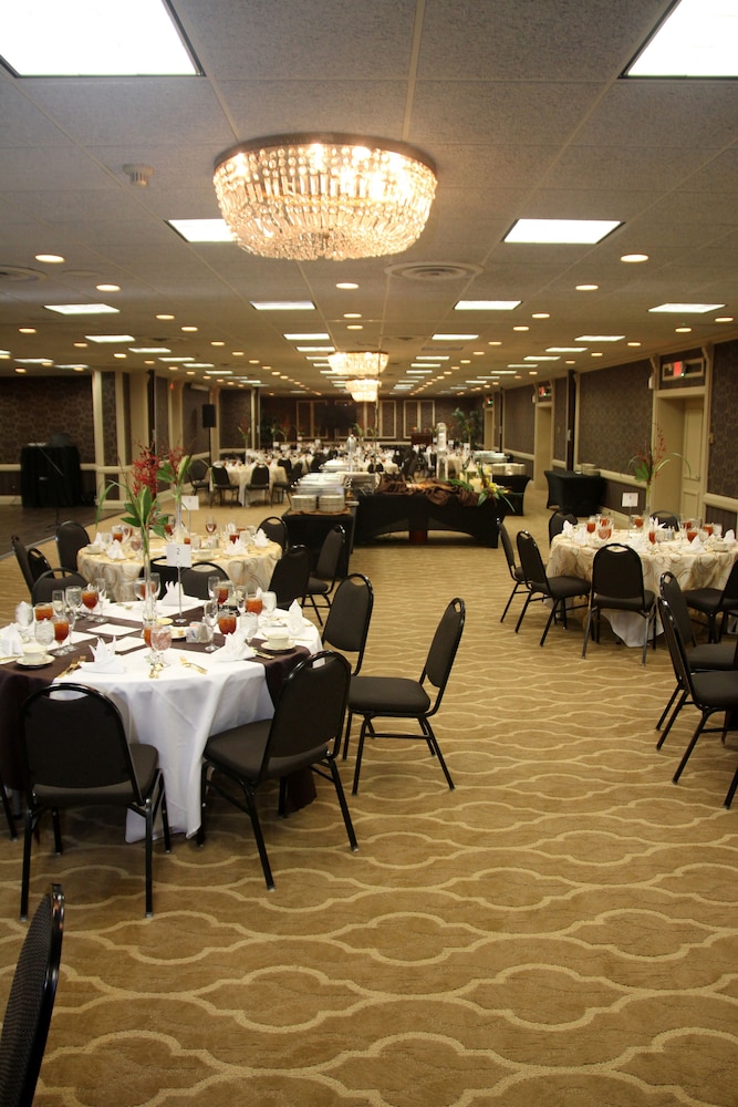 Radisson Hotel Louisville North - photo 30