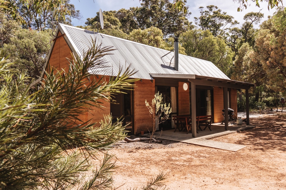 Bussells Bushland Cottages — 4-Star Luxury Hotel in Burnside, Australia