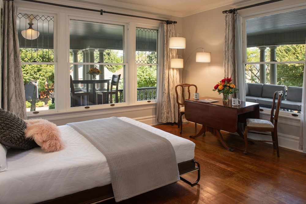 Inn at the Gorge - photo 10