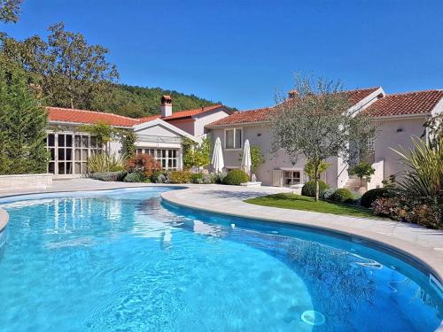 Villa Zita u Svicima for 10 people with jacuzzi & sauna in Central Istria — 4-Star Luxury Hotel in Pican, Croatia