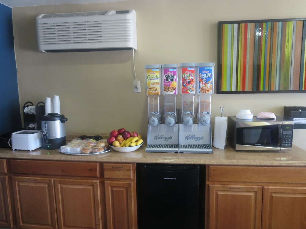 Howard Johnson by Wyndham Odessa TX - photo 31