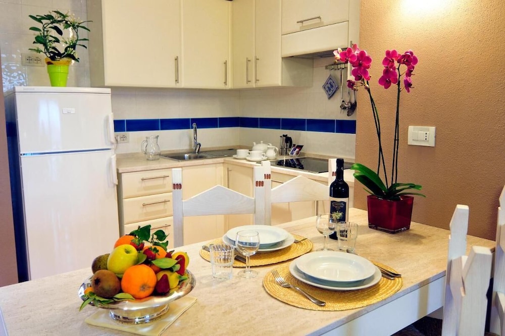 Tranquil Lantana Resort 2 Bedroom Apartments for 7 People in Pula, Italy