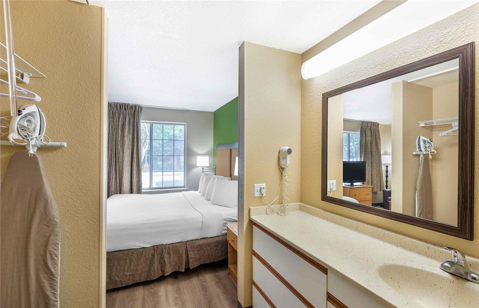 Extended Stay America Suites Milwaukee Brookfield - photo 35