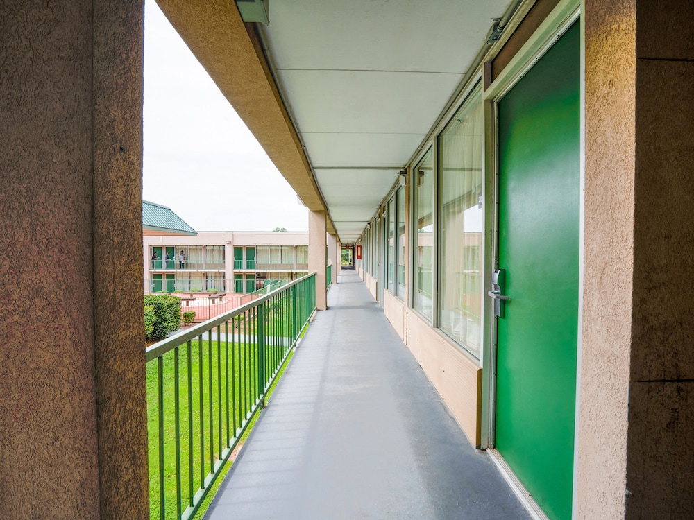Travelodge by Wyndham Henderson - photo 38