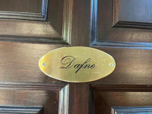 Bilocale Dafne Abbadesse Guest House — 4-Star Luxury Hotel in Milan, Italy