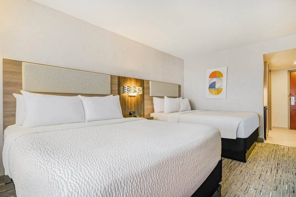 Holiday Inn Express Hotel & Suites Buffalo Airport by IHG - photo 8