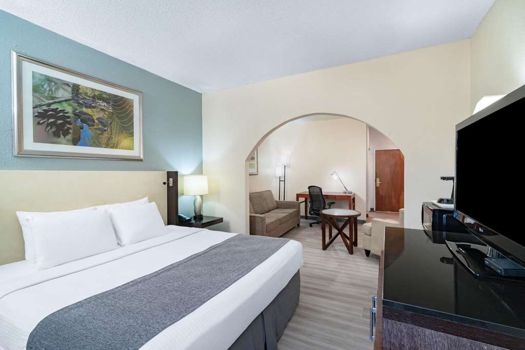 Red Roof Inn & Suites Hinesville - photo 44