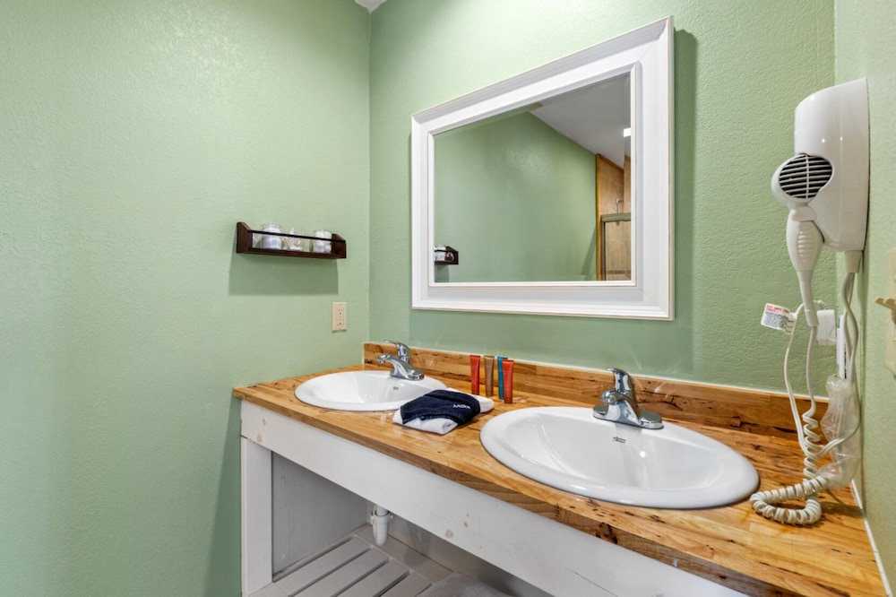 Elegant Elite Estate By Ghosal Luxury Lodging - photo 59