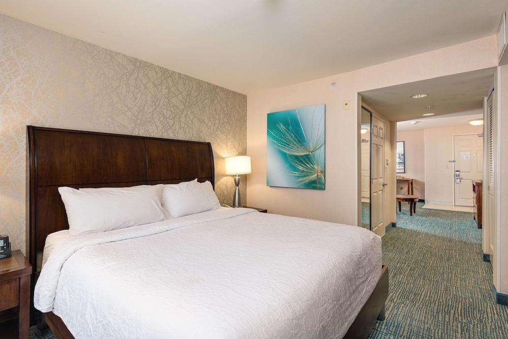 Hilton Garden Inn Overland Park - photo 9