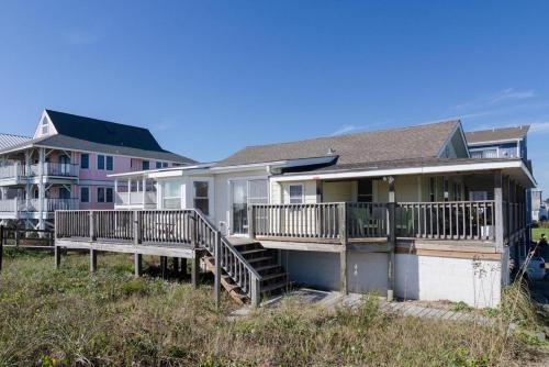 CBs Bella Vista by Bryant Real Estate — hotel in Carolina Beach