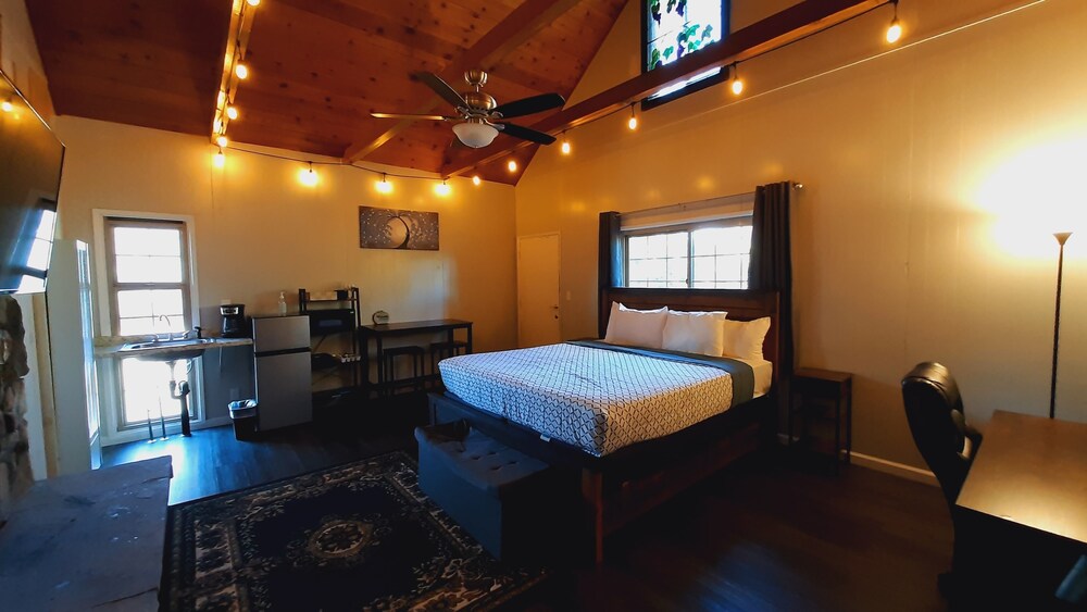 Sherwood Arms Motel - photo 13