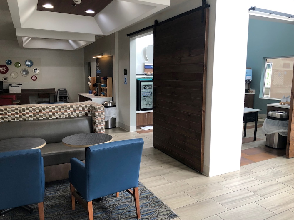 Holiday Inn Express Hotel & Suites Pikeville by IHG - photo 31