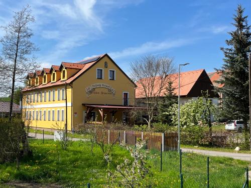 Zelený grunt — 4-Star Luxury Hotel in Dubi, Czech Republic