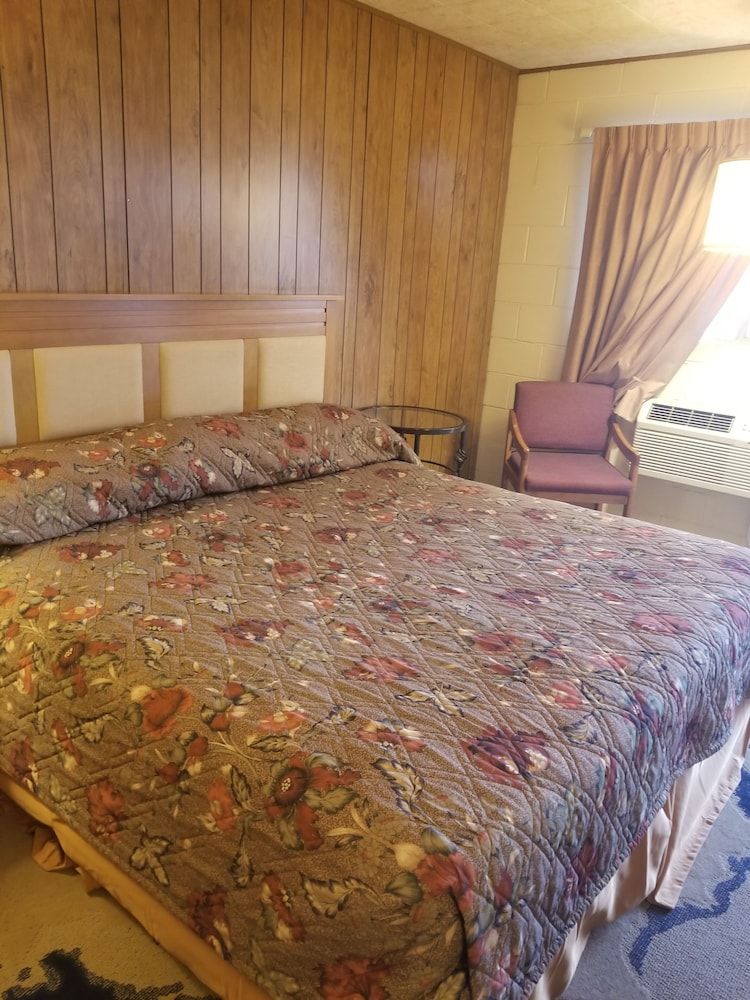 First Interstate Inn - photo 14