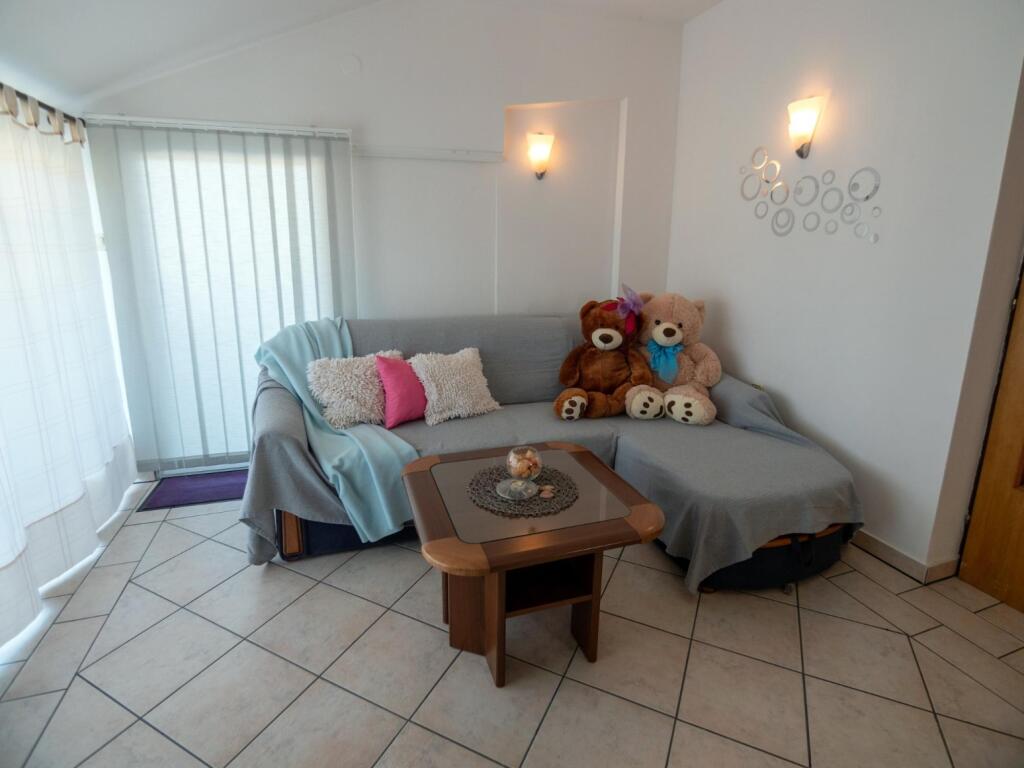 Suzy 80M From The Sea A1 Šestica in Rab, Croatia