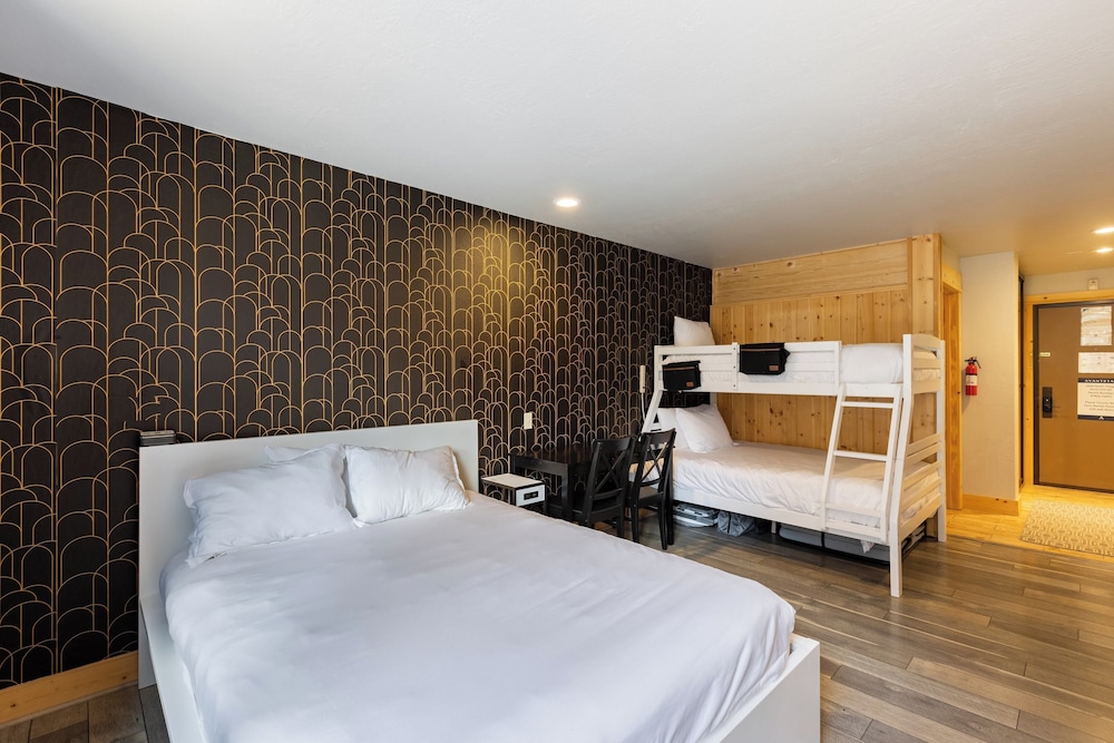 Flurry by Avantstay Tahoe Donner Home w Access to Northstar Resort Community - photo 2