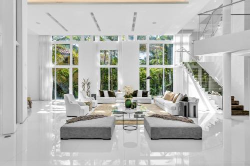 Villa Loggia Oasis Luxurious 6BD 7BA with Resort Style Pool - photo 34