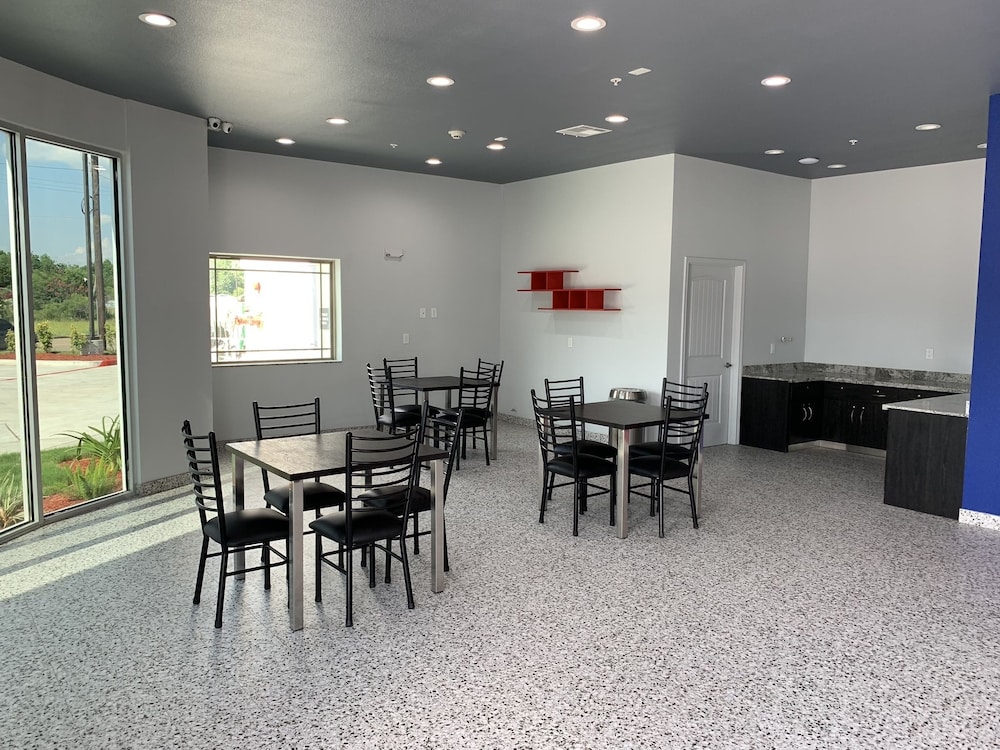 Scottish Inns and Suites Scarsdale - photo 15
